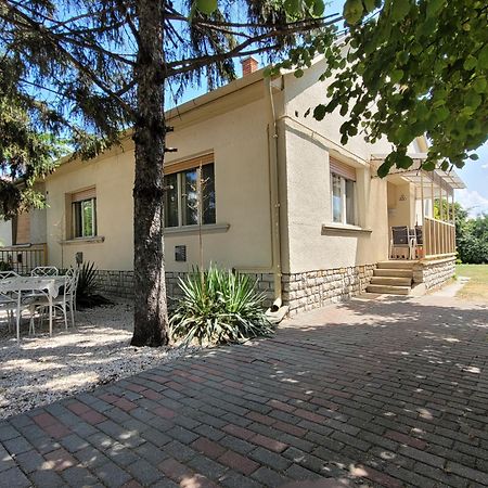 Apartamento Tulipán Vendégház Siófok Exterior foto